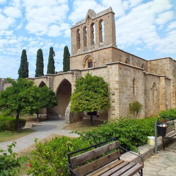 İzmir'den Kalkışlı 3 Gece 4 Gün Uçaklı ve Pia Bella Hotel Konaklamalı 2025 Kıbrıs Yılbaşı Turu