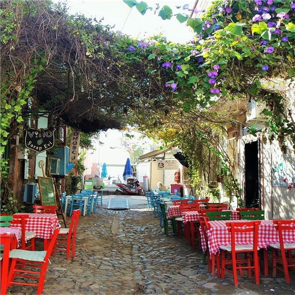 İzmir Çıkışlı 1 gece 2 Gün Ayvalık, Cunda Adası, Kazdağları Turu. Üstelik Jeep Safari Dahil.