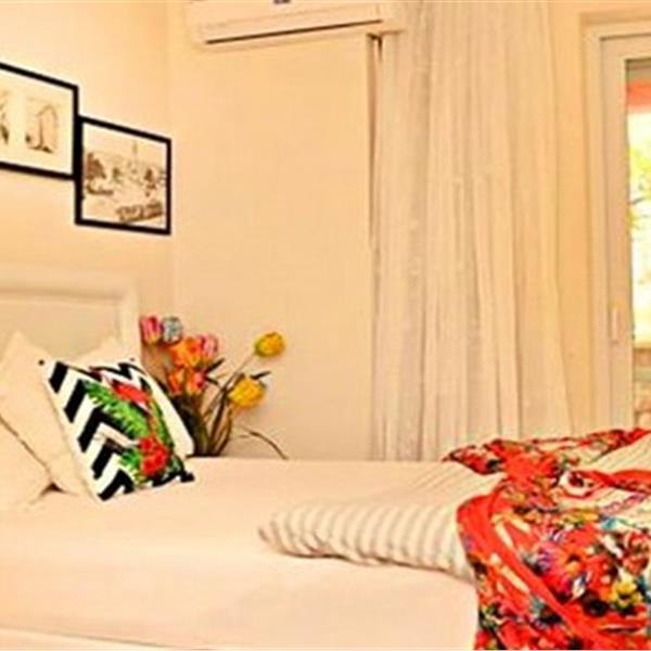 Çeşme House Butik Hotel'de Çift Kişi Kahvaltı Dahil Konaklama Keyfi