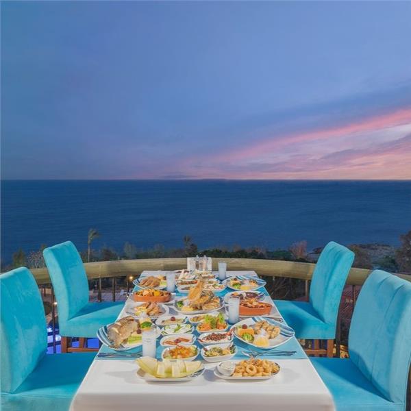 İzmir'den Uçak İle Hareketli Kıbrıs Merit Crystal Cove Hotel'de Ultra Herşey Dahil Konaklama Seçenekleri