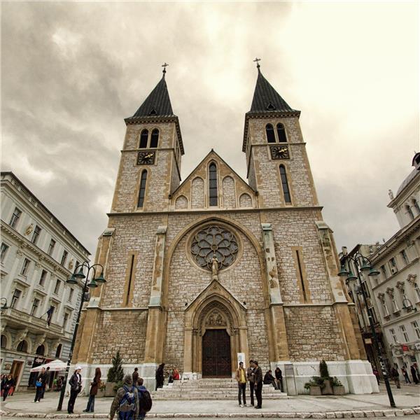 İzmir'den Otobüslü 9 Gece 10 Gün Konaklamalı Büyük Balkan Masalı Turu Akşam Yemekleri, Balkan Gecesi Dahil