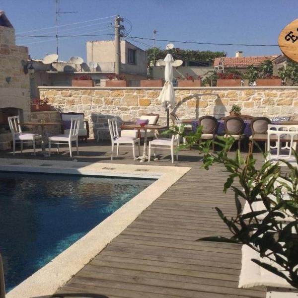 Çeşme Eski Taş Otel Çift Kişi Kahvaltı Dahil Konaklama
