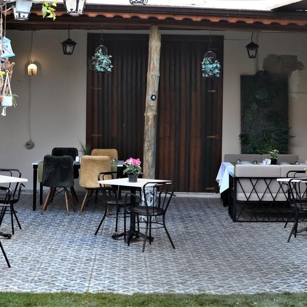 Sığacık Ada Marin Restaurant'da Sınırsız Çay Eşliğinde Enfes Serpme Kahvaltı Keyfi