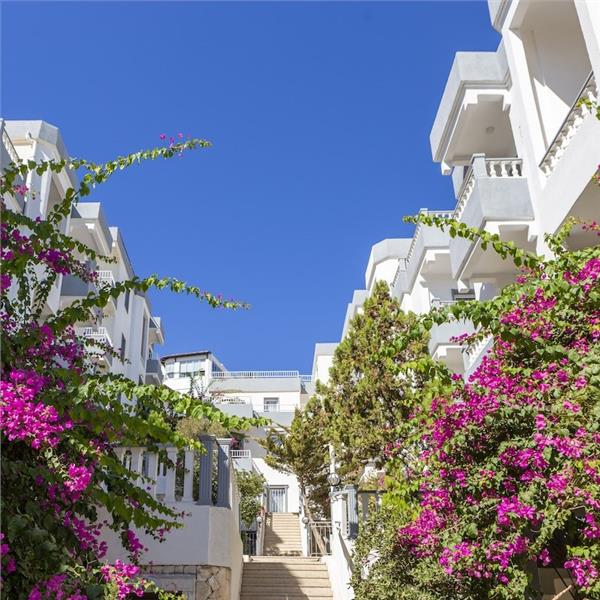 İzmir Kalkışlı Ulaşım ile 3 ve 4 gece seçenekli Bodrum Smart Holiday Hotel Herşey Dahil Konaklama