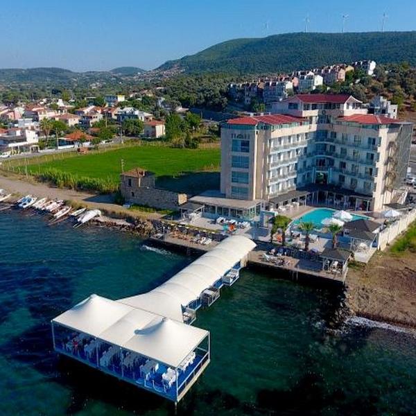 Foça Club Rose Bay Hotel’de Enfes Et veya Balık Seçenekli Akşam Yemeği