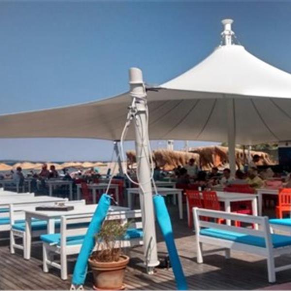Urla Aren Beach Club’ta Gün Boyu Şezlong, Şemsiye İle Plaj Keyfi ve Açık Büfe Kahvaltı