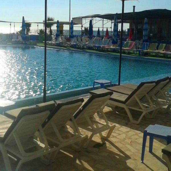 Kuşadası Rainbow Beach Club’da Havuz Başında Et veya Balık Menü