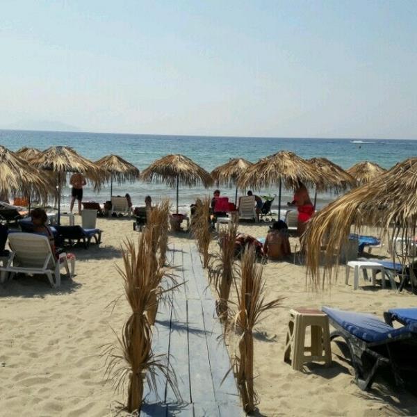 Kuşadası Rainbow Beach Club Gün Boyu Havuz, Plaj Keyfi ile Serpme Kahvaltı