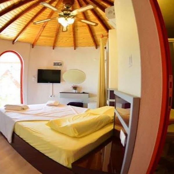 Mordoğan Ayıbalığı Seal Beach 2 Kişi Konaklama, Kahvaltı ve Beach Keyfi