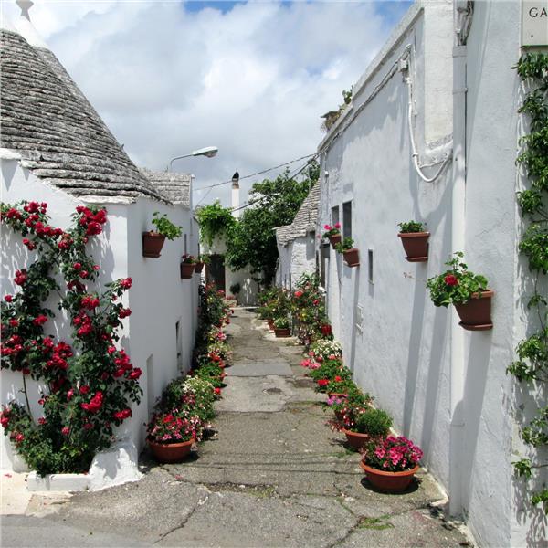 İzmir'den Uçaklı 7 Gece 8 Gün Konaklamalı İtalya'nın İki Yakası Roma İle Bari, Alberobello ve Amalfi Kıyıları Turu