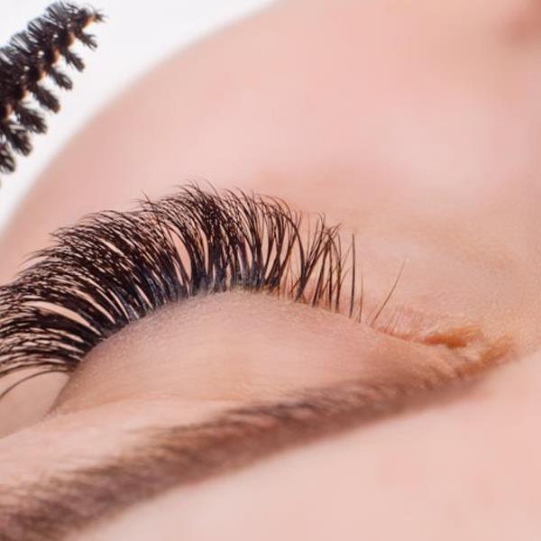 Alsancak Edda Beauty Academy İpek Kirpik Uygulaması