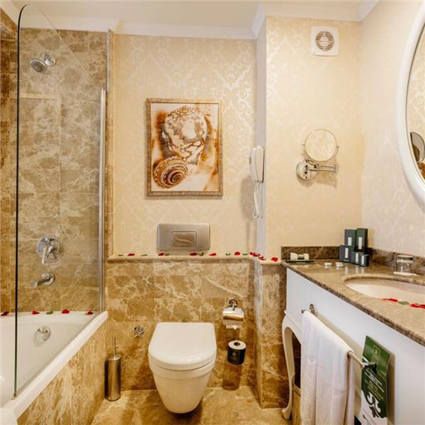 İzmir'den Uçak İle Hareketli Kıbrıs Grand Pasha Kyrenia Hotel Yarım Pansiyon Konaklama Seçenekleri