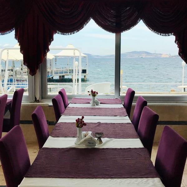 Foça Club Rose Bay Hotel’de Enfes Et veya Balık Seçenekli Akşam Yemeği