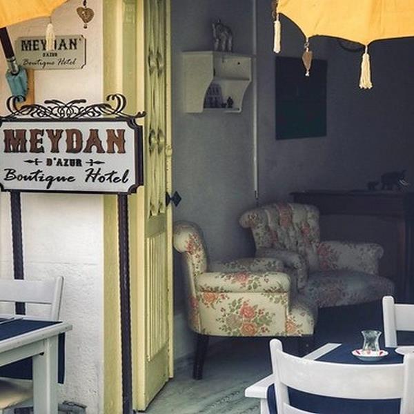 Meydan d'Azur Alaçatı Hotel'de 2 Kişi kahvaltı Dahil Konaklama