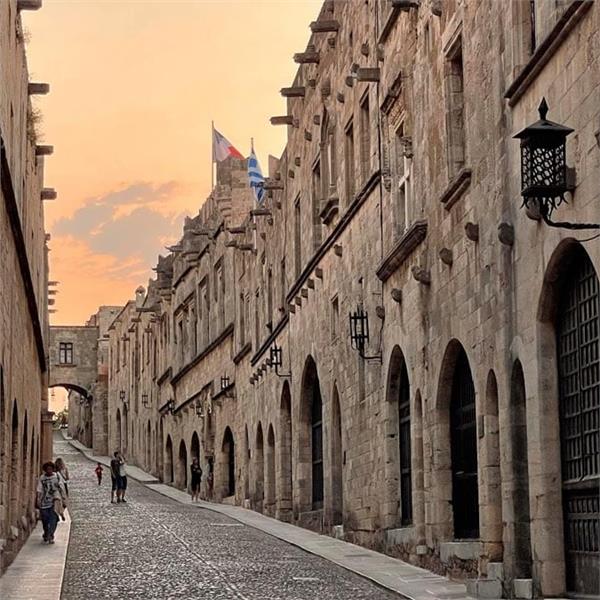 İzmir'den Uçaklı 5 Gece 6 Gün Konaklamalı İspanya Ve Endulus İkonları Turu