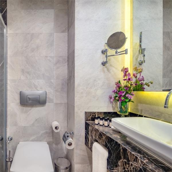 İzmir'den Uçak İle Hareketli Kıbrıs Girne 5 Yıldızlı Les Ambassadeurs Hotel'de Tam Pansiyon Plus Konaklama Seçenekleri