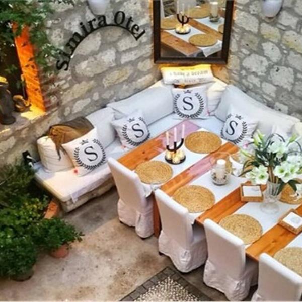 Alaçatı Simira Hotel'de Konfor Dolu Konaklama Seçenekleri