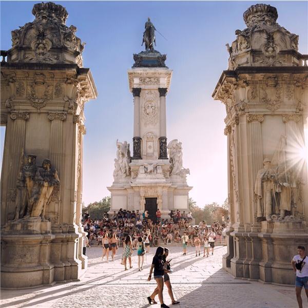 İzmir'den Uçaklı 7 Gece 8 Gün Konaklamalı İspanya Ve Endülüs İkonları Turu