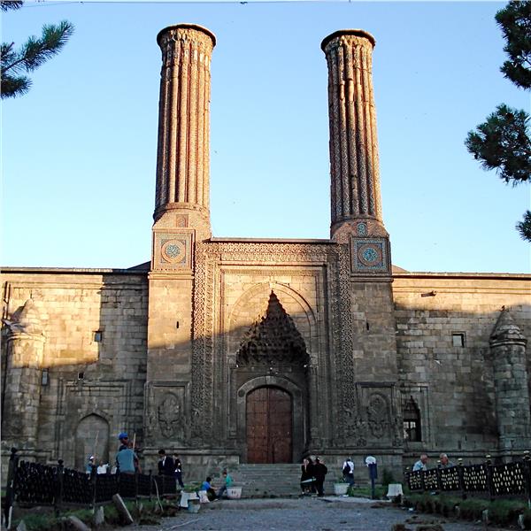 İzmir kalkışlı Uçaklı ve Doğu Ekspresi ile 3 gece 4 gün Kars, Sarıkamış, Çıldır Gölü, Erzurum, Palandöken Turu