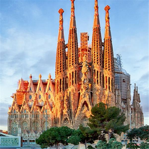 İzmir'den Uçaklı 3 Gece 4 Gün Konaklamalı Barcelona Turu