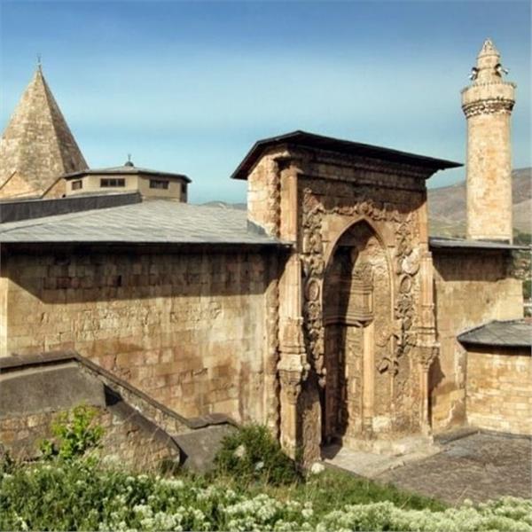 İzmir'den Uçaklı 3 Gece 4 Gün Konaklamalı Tunceli Kemaliye Divriği Turu