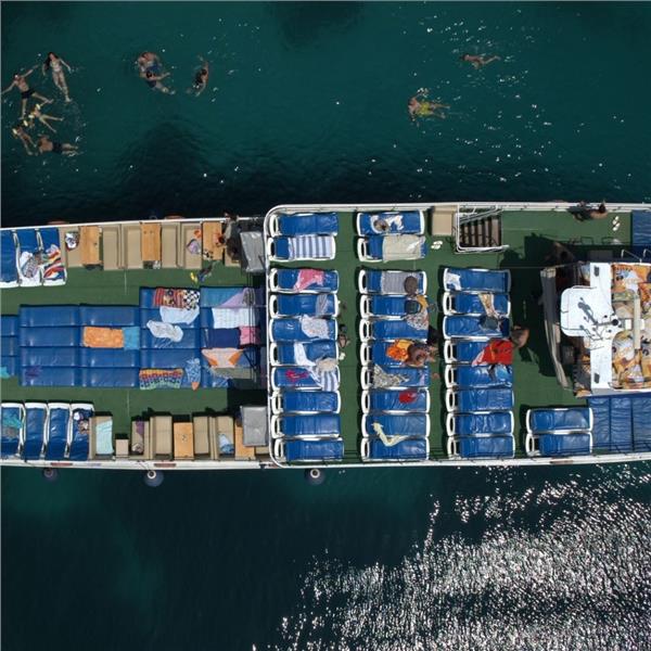 Günübirlik Çeşme Tekne Turu Öğle Yemeği Dahil 1.499 TL. İzmir'den Servisli 2.449 TL. Üstelik Hafta Sonları Akşam Alaçatı'da serbest zamanlı.