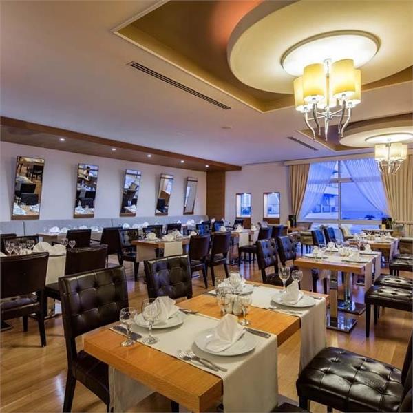 İzmir'den Uçak İle Hareketli Kıbrıs Acapulco Resort Hotel & Convention & SPA Tam Pansiyon Plus Konaklama