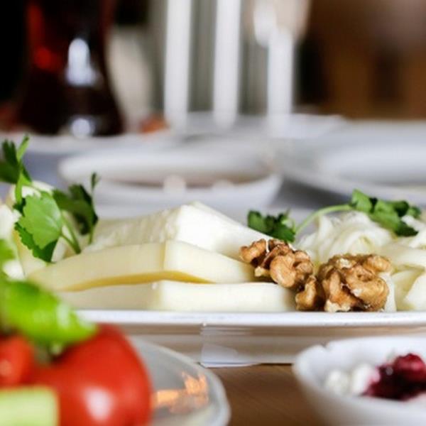 Bostanlı Temiz Mandıra Enfes Serpme Kahvaltı Keyfi