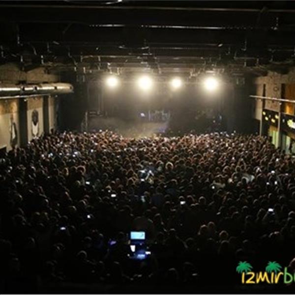 Azis Container Hall'de