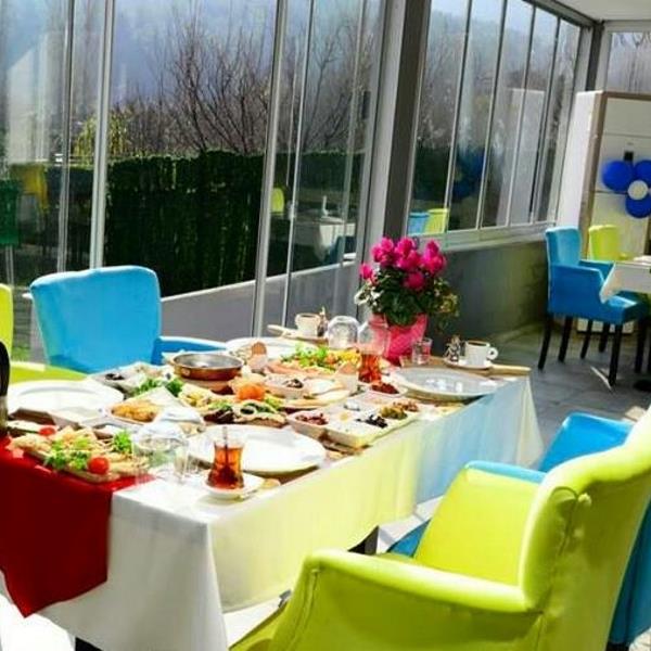 Kemalpaşa Nazar Köyüm Kahvaltı Evi'nde Serpme Köy Kahvaltısı