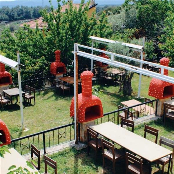 Çiçekliköy My Garden Gün Boyu Havuz Keyfi ile yanında seçenekli kahvaltı keyfi