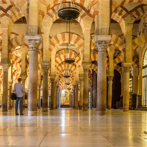 İzmir'den Uçak İle Hareketli 7 Gece 8 Gün Konaklamalı İspanya ve Endülüs İkonları Turu