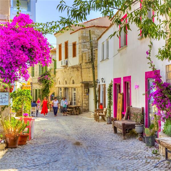 İzmir Çıkışlı günübirlik Öğle Yemeği dahil Çeşme Tekne ve Alaçatı Turu