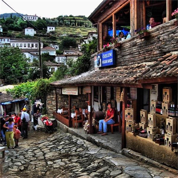 İzmir Çıkışlı Yılbaşı Özel Günübirlik Fasıllı Eğlenceli Şirince Turu