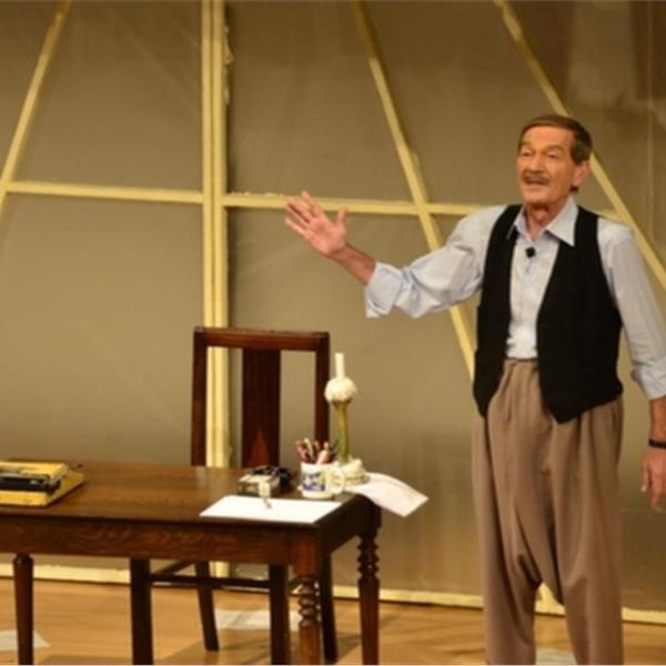 Usta Oyuncu Ferhan Şensoy'un Uzun Yıllardır Sahnelediği 'Ferhangi Şeyler' Oyununa Tiyatro Biletleri