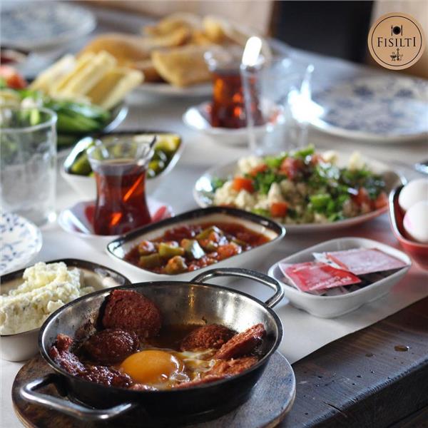 Çiçekliköy Fısıltı Kahvaltı Evi’nde Doğa ile iç içe Enfes Serpme Köy Kahvaltısı