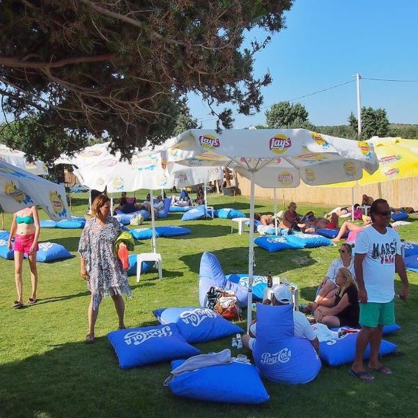 The Beach Çeşme Altınkum’da Beach Girişi, Şezlong, Şemsiye, İçecek