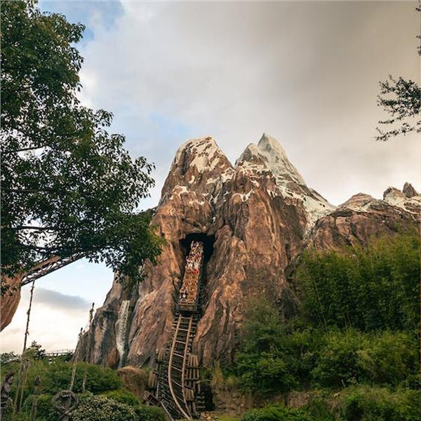 İzmir'den Uçaklı 4 Gece 5 Gün Konaklamalı Direkt Sefer ile Köln & Lüksemburg & Paris & Disneyland Turu