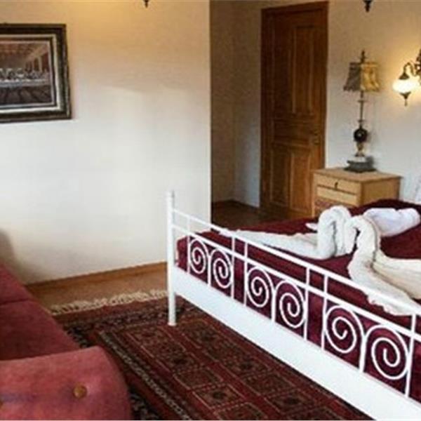 Can Efes Hotel'de Kahvaltı Dahil Konaklama