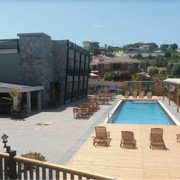 Kosa Hotel'de Açık Büfe Kahvaltı ve Havuz Kullanımı