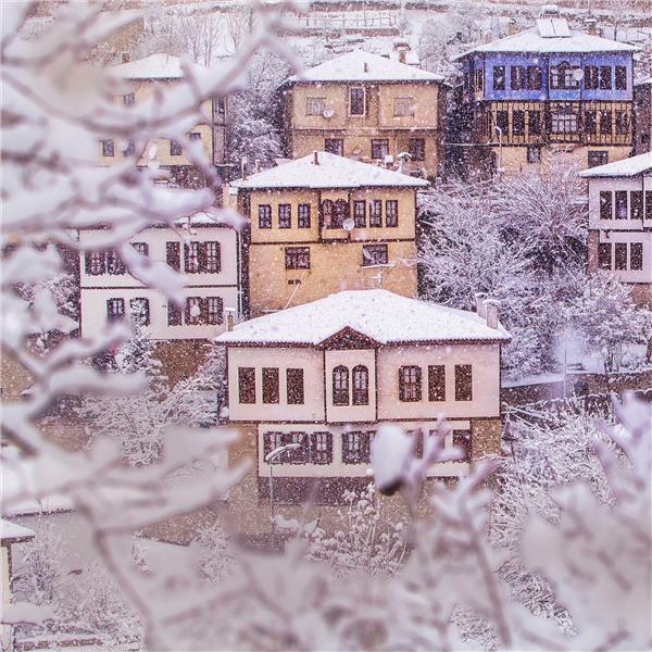 İzmir Hareketli Yılbaşı Özel 2 Gece 3 Gün Ramada By Wydham Otel Konaklamalı Abant Gölü, Amasra ve Safranbolu Turu