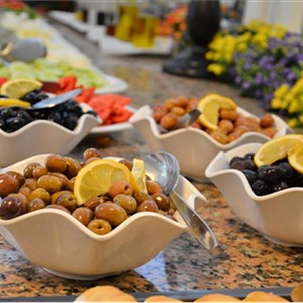 Gümüldür Mavi Deniz Otel Konaklama ve Açık Büfe Kahvaltı Dahil Sevgililer Günü G