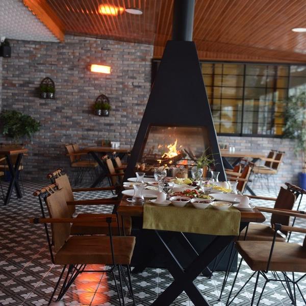 Sığacık Ada Marin Restaurant'da Sınırsız Çay Eşliğinde Enfes Serpme Kahvaltı Keyfi