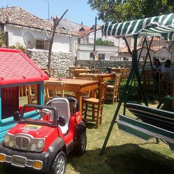 Urla Küçük Ev'de Enfes Serpme Köy Kahvaltısı Keyfi