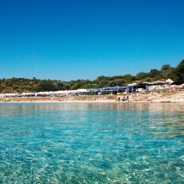 Çeşme Sera Beach Girişi, Şezlong, Şemsiye ve İçecek