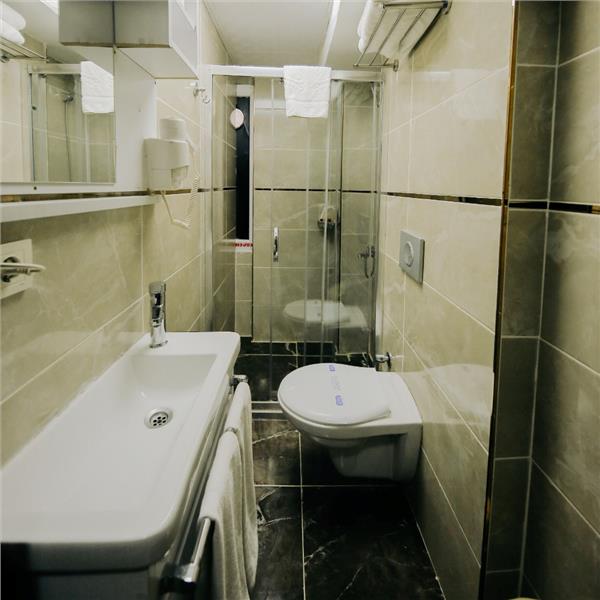 Red Green Hotel Karşıyaka Tek veya Çift kişi Kahvaltı dahil konaklama