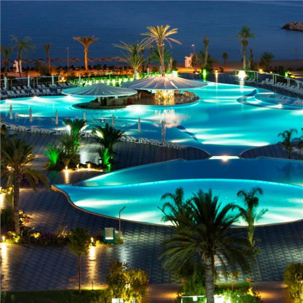 İzmir'den Uçak Bileti ve Otel Transferi Dahil 3 Gece 4 Gün UHD Konaklamalı Nuhun Gemisi Deluxe Hotel Spa Emre Altuğ Yılbaşı Galası 26.999TL'den Başlayan Fiyatlarla