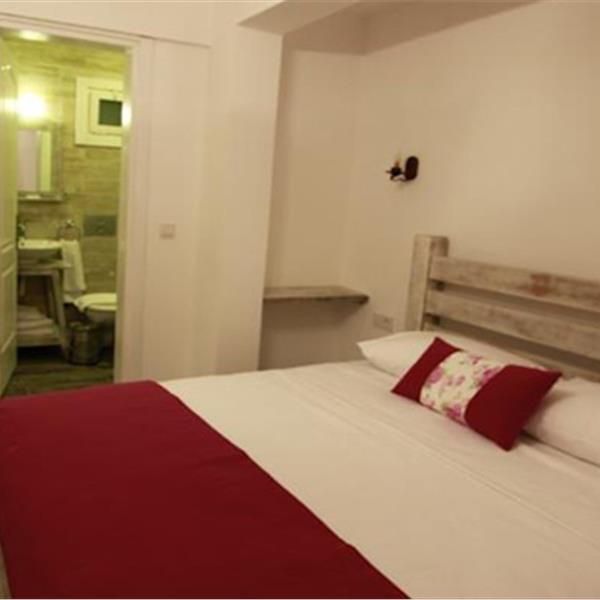 Alaçatı Akşam Sefası Butik Hotel'de Çift Kişilik Konaklama Seçenekleri