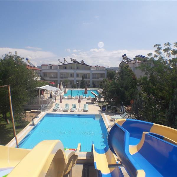 Kuşadası Melodi Club Hotel'de Gün Boyu Havuz, Aquapark Girişi ve Hamburger Menü