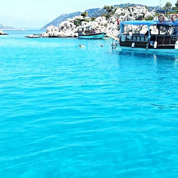 Gün Boyu Yüzme Molalı Kuşadası Tekne Turu, Üstelik Öğle Yemeği Dahil ve İzmir'den Ulaşım seçenekli